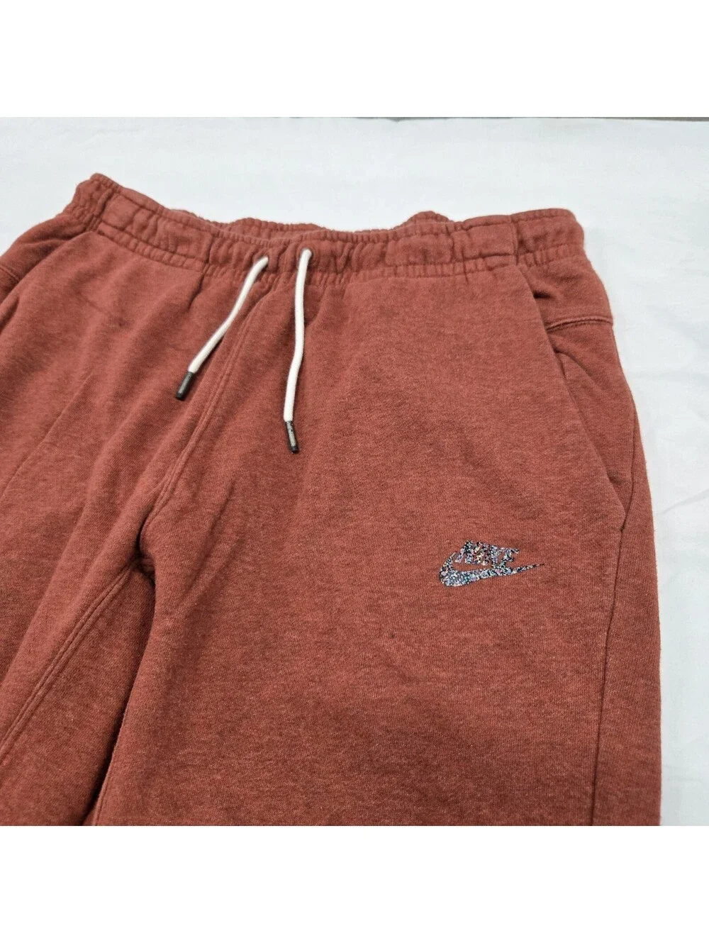 EUC Men's MEDIUM Nike Essential Jogger Redstone Taper Pants Revival DH1036-670